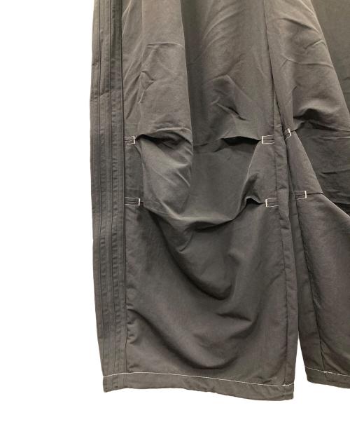 adidas（アディダス）adidas (アディダス) ナイロンパンツ パラシュートパンツ ブラック×ホワイト サイズ:J 3XLの古着・服飾アイテム