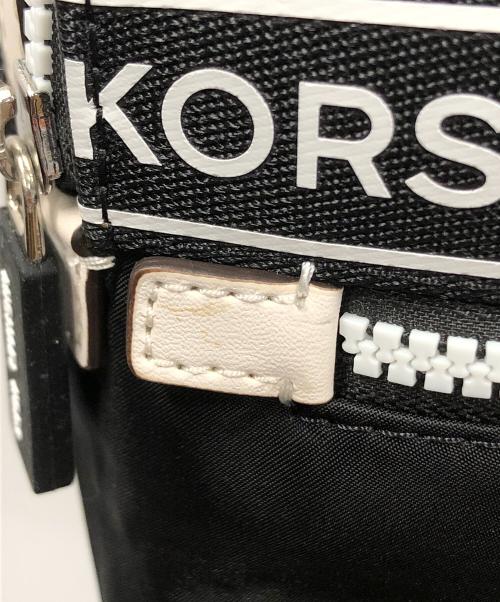 MICHAEL KORS（マイケル・コース）MICHAEL KORS (マイケル・コース) ケンリー ナイロン ミディアム バックパック ブラック×ホワイト サイズ:実寸サイズにてご確認下さい。の古着・服飾アイテム