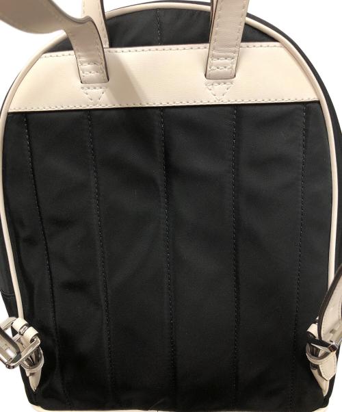 MICHAEL KORS（マイケル・コース）MICHAEL KORS (マイケル・コース) ケンリー ナイロン ミディアム バックパック ブラック×ホワイト サイズ:実寸サイズにてご確認下さい。の古着・服飾アイテム