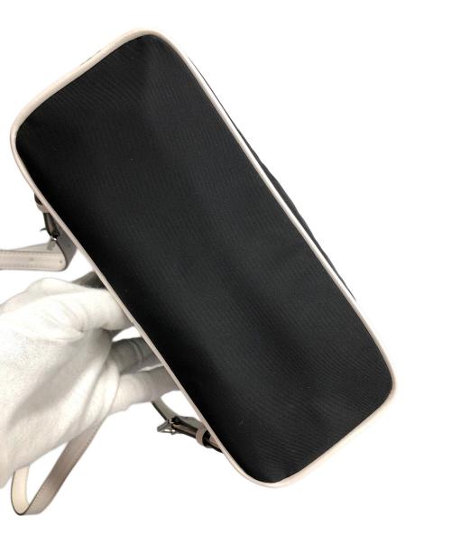 MICHAEL KORS（マイケル・コース）MICHAEL KORS (マイケル・コース) ケンリー ナイロン ミディアム バックパック ブラック×ホワイト サイズ:実寸サイズにてご確認下さい。の古着・服飾アイテム