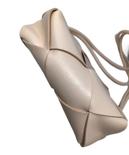 BOTTEGA VENETA（ボッテガベネタ）BOTTEGA VENETA (ボッテガベネタ) ショルダーバッグ MINI CASSETTE CAMERA BAG（ミニ カセット カメラ バッグ） ピンク サイズ:実寸サイズにてご確認ください。の古着・服飾アイテム