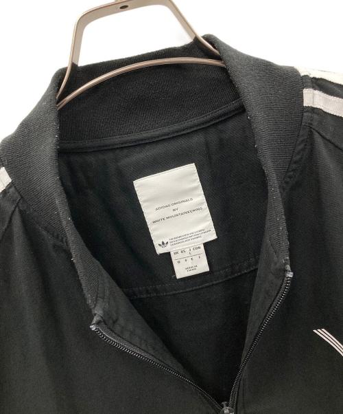 WHITE MOUNTAINEERING（ホワイトマウンテ二アニング）WHITE MOUNTAINEERING (ホワイトマウンテ二アニング) adidas (アディダス) トラックジャケット WM TRACK TOP（ホワイト マウンテ二アリング トラック トップ） ブラック サイズ:J Lの古着・服飾アイテム