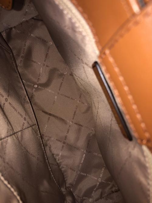 MICHAEL KORS（マイケル・コース）MICHAEL KORS (マイケル・コース) 2WAYバッグ トートバッグ ショルダーバッグ ブラウン×ホワイト サイズ:実寸サイズにてご確認下さい。の古着・服飾アイテム