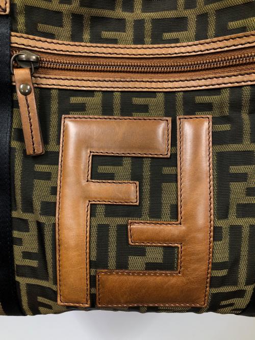 FENDI（フェンディ）FENDI (フェンディ) トートバッグ ズッカ ブラウン サイズ:実寸サイズにてご確認下さい。の古着・服飾アイテム