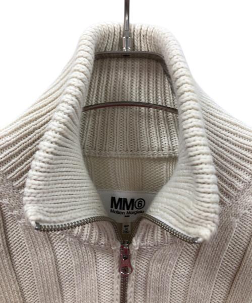 MM6 Maison Margiela（エムエムシックスメゾンマルジェラ）MM6 Maison Margiela (エムエムシックスメゾンマルジェラ) バックロゴリブニットジャケット アイボリー サイズ:Mの古着・服飾アイテム