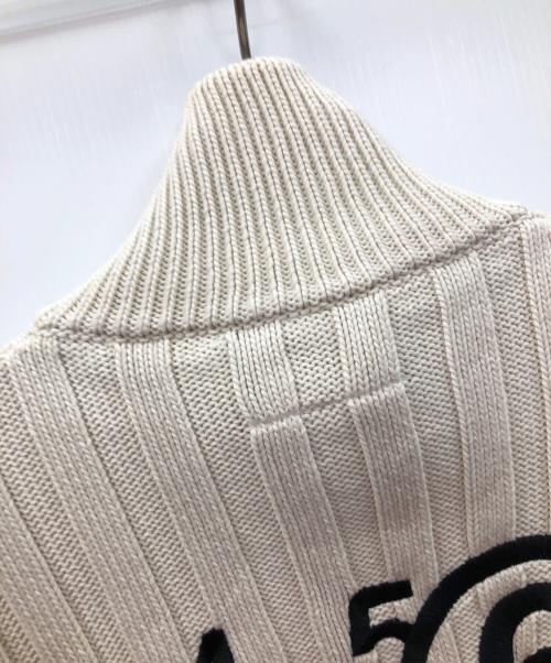 MM6 Maison Margiela（エムエムシックスメゾンマルジェラ）MM6 Maison Margiela (エムエムシックスメゾンマルジェラ) バックロゴリブニットジャケット アイボリー サイズ:Mの古着・服飾アイテム