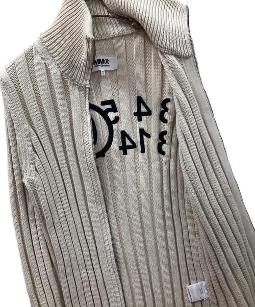 MM6 Maison Margiela（エムエムシックスメゾンマルジェラ）MM6 Maison Margiela (エムエムシックスメゾンマルジェラ) バックロゴリブニットジャケット アイボリー サイズ:Mの古着・服飾アイテム