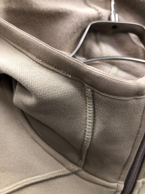 Y-3（ワイスリー）Y-3 (ワイスリー) パーカー LOGO HALF-ZIP HOODIE（ロゴ ハーフ-ジップ フーディー） カーキ サイズ:XS 未使用品の古着・服飾アイテム