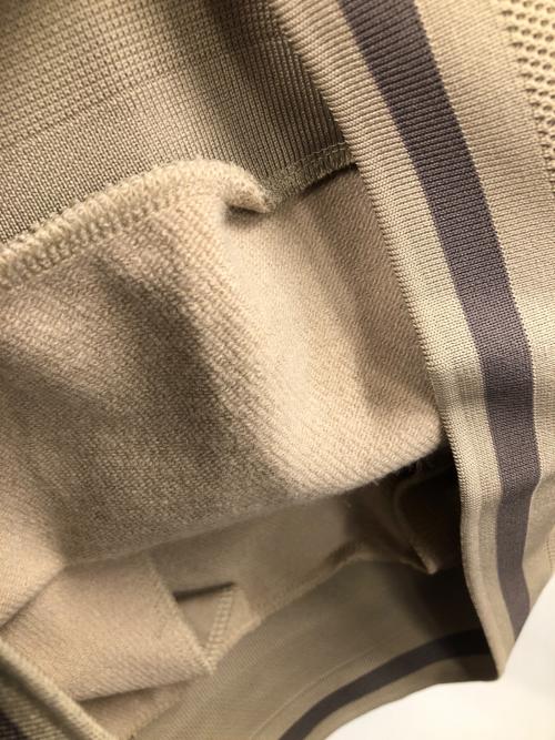 Y-3（ワイスリー）Y-3 (ワイスリー) パーカー LOGO HALF-ZIP HOODIE（ロゴ ハーフ-ジップ フーディー） カーキ サイズ:XS 未使用品の古着・服飾アイテム