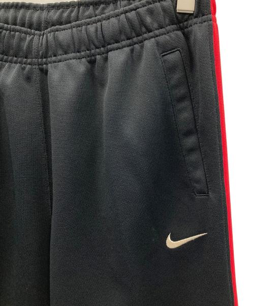 NIKE（ナイキ）NIKE (ナイキ) トラックパンツ ブラック×レッド サイズ:MEN'S Lの古着・服飾アイテム