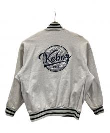 KEBOZ（ケボズ）の古着「スタジャン 刺繍ロゴ」｜グレー
