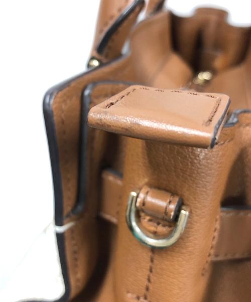 MICHAEL KORS（マイケル・コース）MICHAEL KORS (マイケル・コース) 2WAYバッグ ハンドバッグ ショルダーバッグ ハミルトン スモール ロゴ サッチェル ホワイト サイズ:実寸サイズにてご確認下さい。の古着・服飾アイテム