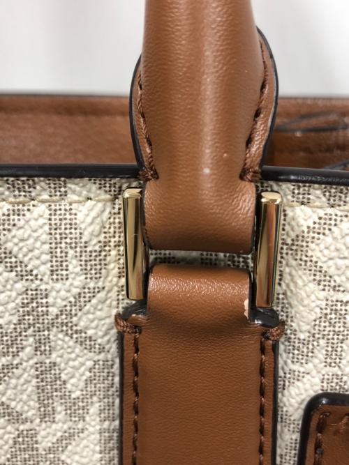 MICHAEL KORS（マイケル・コース）MICHAEL KORS (マイケル・コース) 2WAYバッグ ハンドバッグ ショルダーバッグ ハミルトン スモール ロゴ サッチェル ホワイト サイズ:実寸サイズにてご確認下さい。の古着・服飾アイテム