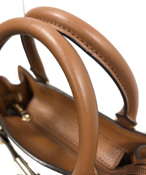 MICHAEL KORS（マイケル・コース）MICHAEL KORS (マイケル・コース) 2WAYバッグ ハンドバッグ ショルダーバッグ ハミルトン スモール ロゴ サッチェル ホワイト サイズ:実寸サイズにてご確認下さい。の古着・服飾アイテム