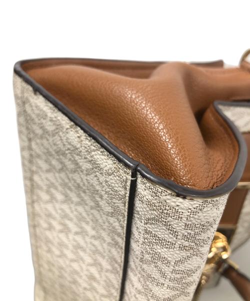 MICHAEL KORS（マイケル・コース）MICHAEL KORS (マイケル・コース) 2WAYバッグ ハンドバッグ ショルダーバッグ ハミルトン スモール ロゴ サッチェル ホワイト サイズ:実寸サイズにてご確認下さい。の古着・服飾アイテム