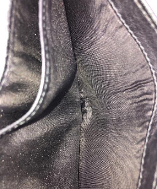 GUCCI（グッチ）GUCCI (グッチ) 2つ折り財布 マイクログッチシマ ブラック サイズ:実寸サイズにてご確認ください。の古着・服飾アイテム