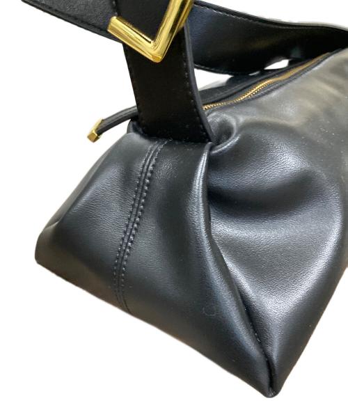 ISOLE（イゾレ）ISOLE (イゾレ) ショルダーバッグ LET IT GO ソフト ブラック サイズ:実寸サイズにご確認ください。の古着・服飾アイテム