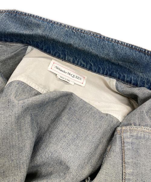 ALEXANDER McQUEEN（アレキサンダーマックイーン）ALEXANDER McQUEEN (アレキサンダーマックイーン) グラフィティデニムジャケット インディゴ サイズ:44の古着・服飾アイテム