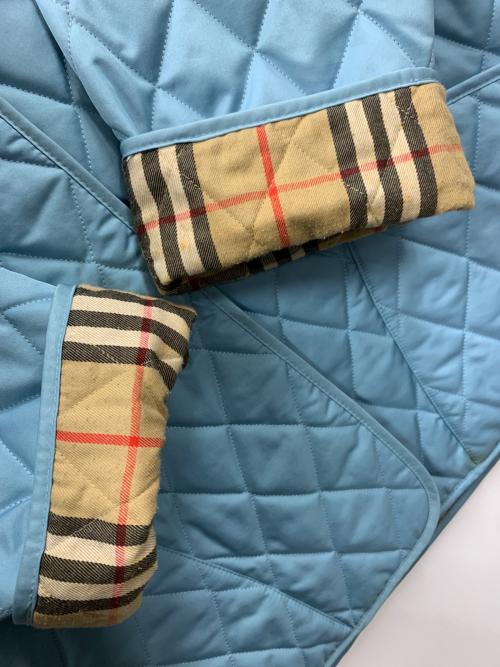 BURBERRY（バーバリー）BURBERRY (バーバリー) キルティングジャケット スカイブルー サイズ:実寸サイズにてご確認ください。の古着・服飾アイテム