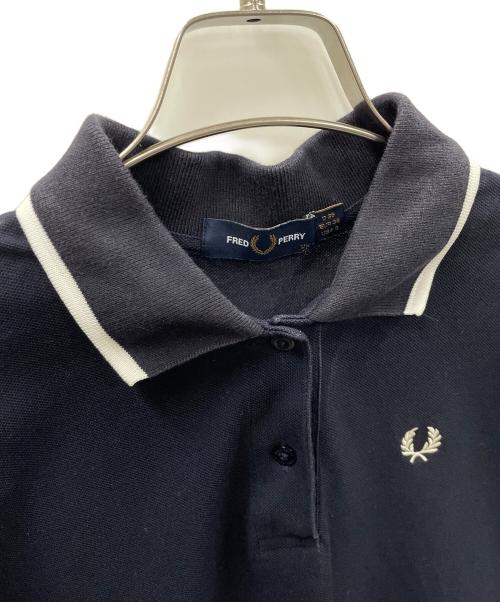 FRED PERRY（フレッドペリー）FRED PERRY (フレッドペリー) シャツ コットンバックヘム PANELLED POLO SHIRT（パネルポロシャツ） ネイビー サイズ:UK10の古着・服飾アイテム