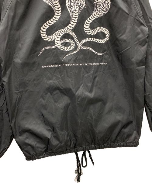 tatoo studio yamada（タトゥースタジオ ヤマダ）tatoo studio yamada (タトゥースタジオ ヤマダ) コーチジャケット ブラック サイズ:Sの古着・服飾アイテム