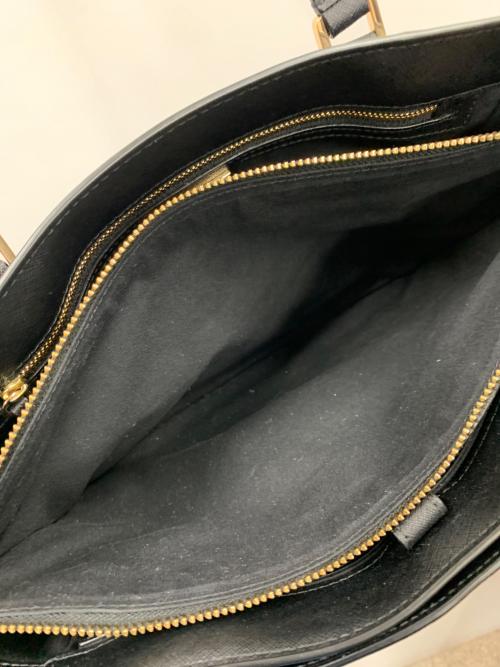 TORY BURCH（トリーバーチ）TORY BURCH (トリーバーチ) トートバッグ ロビンソン ブラック サイズ:実寸サイズにてご確認ください。の古着・服飾アイテム