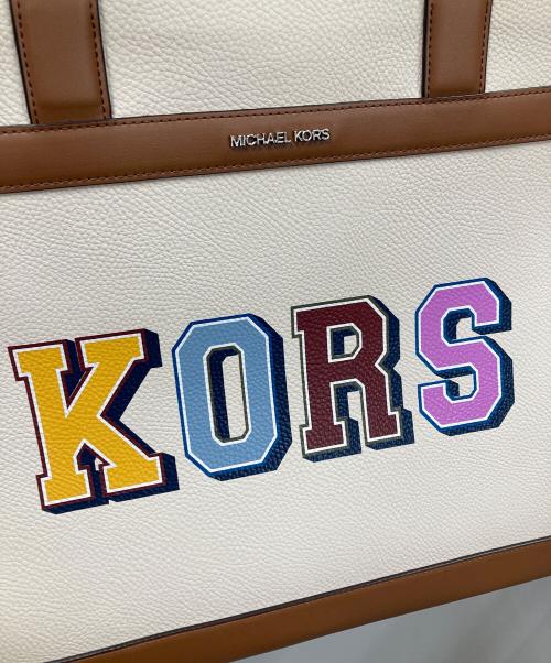 MICHAEL KORS（マイケル・コース）MICHAEL KORS (マイケル・コース) トートバッグ ストラクチャートート アイボリー×ブラウン サイズ:実寸サイズにてご確認くださいの古着・服飾アイテム