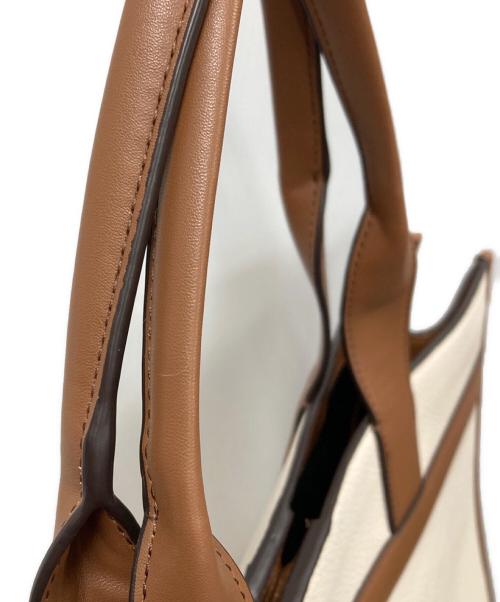 MICHAEL KORS（マイケル・コース）MICHAEL KORS (マイケル・コース) トートバッグ ストラクチャートート アイボリー×ブラウン サイズ:実寸サイズにてご確認くださいの古着・服飾アイテム