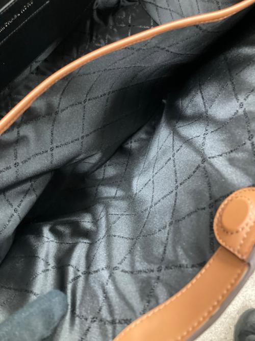 MICHAEL KORS（マイケル・コース）MICHAEL KORS (マイケル・コース) トートバッグ ストラクチャートート アイボリー×ブラウン サイズ:実寸サイズにてご確認くださいの古着・服飾アイテム