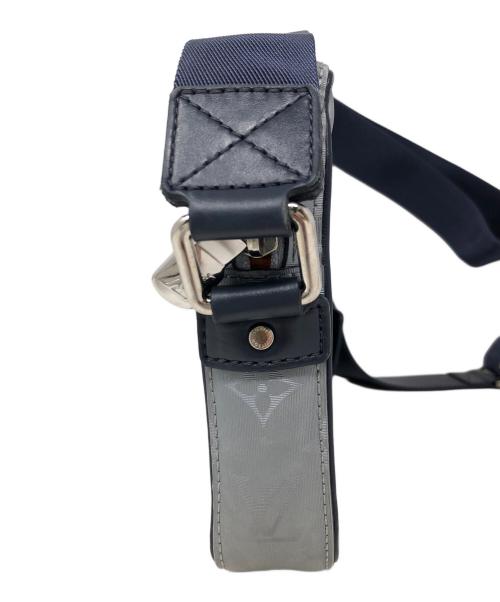 LOUIS VUITTON（ルイ ヴィトン）LOUIS VUITTON (ルイ ヴィトン) ショルダーバッグ モノグラム サテライト SLV（シルバー）アルファ メッセンジャー グレー サイズ:実寸サイズにてご確認下さい。の古着・服飾アイテム