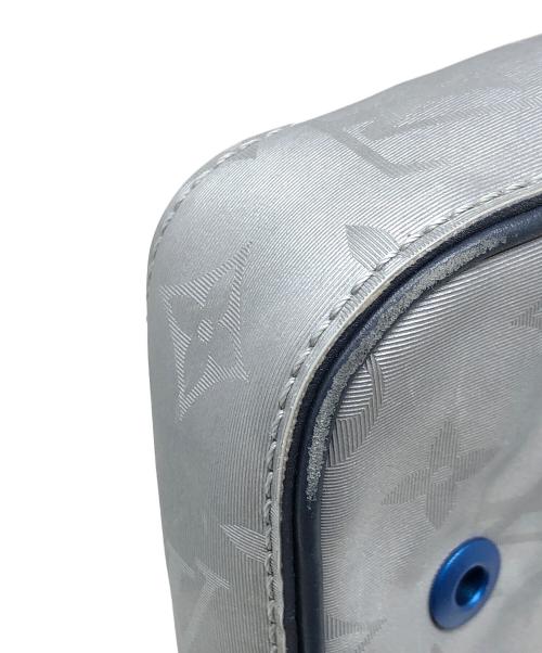 LOUIS VUITTON（ルイ ヴィトン）LOUIS VUITTON (ルイ ヴィトン) ショルダーバッグ モノグラム サテライト SLV（シルバー）アルファ メッセンジャー グレー サイズ:実寸サイズにてご確認下さい。の古着・服飾アイテム