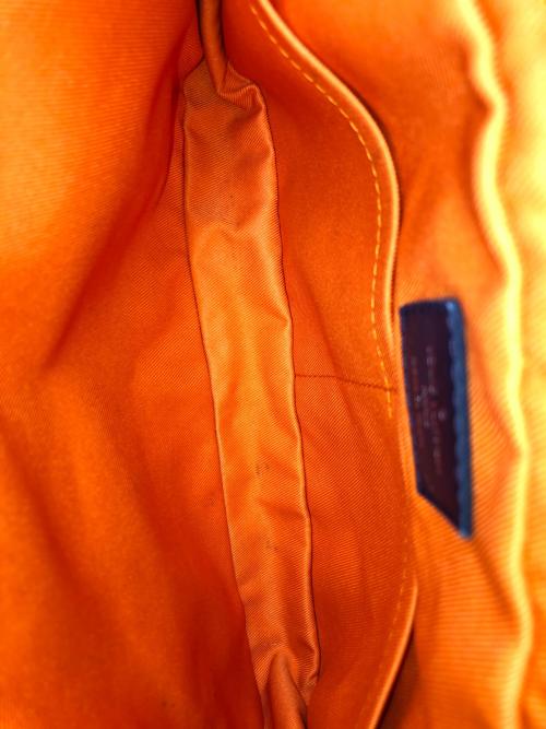 LOUIS VUITTON（ルイ ヴィトン）LOUIS VUITTON (ルイ ヴィトン) ショルダーバッグ モノグラム サテライト SLV（シルバー）アルファ メッセンジャー グレー サイズ:実寸サイズにてご確認下さい。の古着・服飾アイテム