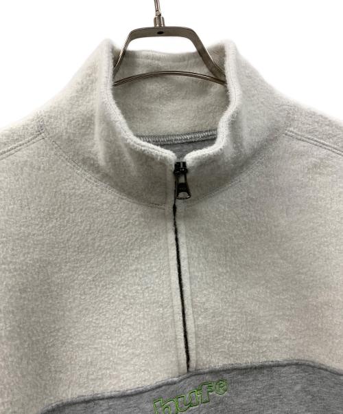 HUF（ハフ）HUF (ハフ) ハーフジップスウェット 1/4 Zip Mockneck Fleece Sweater（ジップ モックネック フリース セーター） グレー×ホワイト サイズ:Mの古着・服飾アイテム