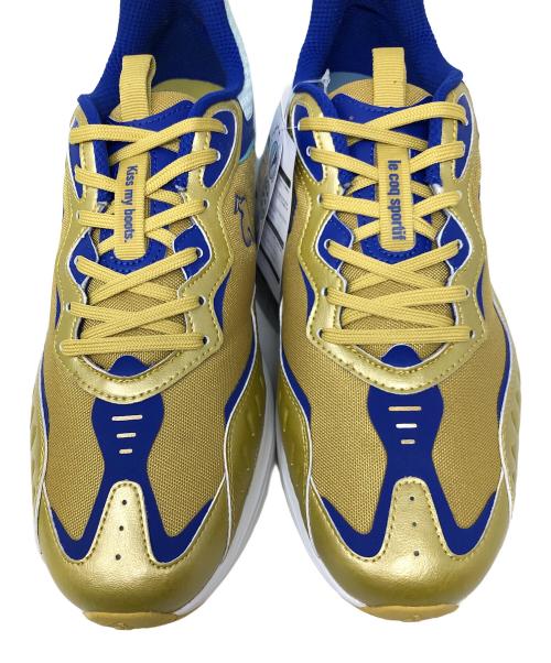 le coq sportif（ルコックスポルティフ）le coq sportif ランニングシューズ LCS R 2000 TB『TIGER&BUNNY2』（ルコックスポルティフ R 2000 TB『タイガー＆バニー2』）コラボモデル ゴールド×ブルー サイズ:JP 28 未使用品の古着・服飾アイテム