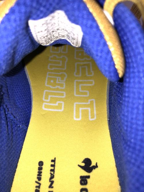 le coq sportif（ルコックスポルティフ）le coq sportif ランニングシューズ LCS R 2000 TB『TIGER&BUNNY2』（ルコックスポルティフ R 2000 TB『タイガー＆バニー2』）コラボモデル ゴールド×ブルー サイズ:JP 28 未使用品の古着・服飾アイテム