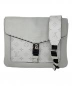 LOUIS VUITTONルイ ヴィトン）の古着「ショルダーバッグ タイガラマ フラップメッセンジャー」｜ライトグレー