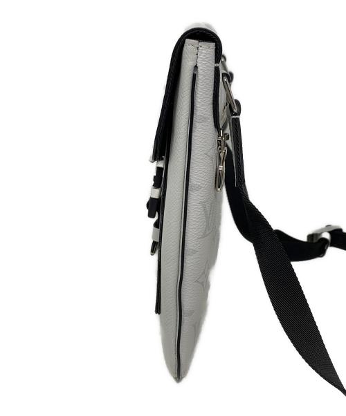 LOUIS VUITTON（ルイ ヴィトン）LOUIS VUITTON (ルイ ヴィトン) ショルダーバッグ タイガラマ フラップメッセンジャー ライトグレー サイズ:実寸サイズにてご確認ください。の古着・服飾アイテム