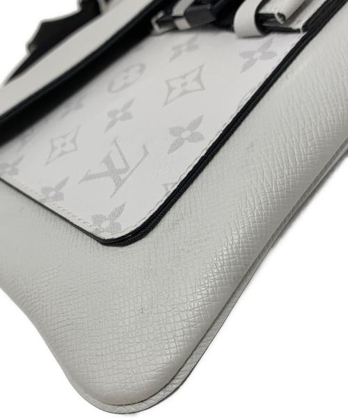 LOUIS VUITTON（ルイ ヴィトン）LOUIS VUITTON (ルイ ヴィトン) ショルダーバッグ タイガラマ フラップメッセンジャー ライトグレー サイズ:実寸サイズにてご確認ください。の古着・服飾アイテム
