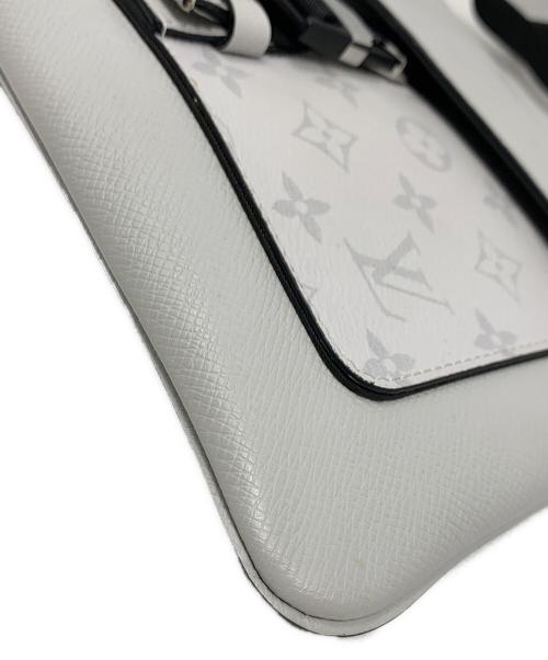 LOUIS VUITTON（ルイ ヴィトン）LOUIS VUITTON (ルイ ヴィトン) ショルダーバッグ タイガラマ フラップメッセンジャー ライトグレー サイズ:実寸サイズにてご確認ください。の古着・服飾アイテム