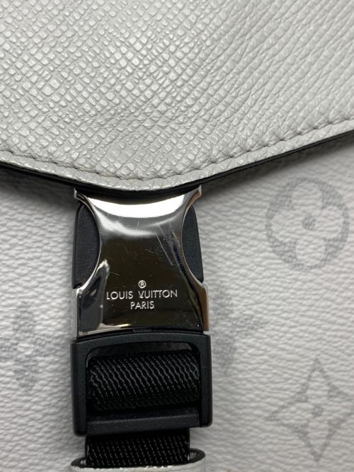 LOUIS VUITTON（ルイ ヴィトン）LOUIS VUITTON (ルイ ヴィトン) ショルダーバッグ タイガラマ フラップメッセンジャー ライトグレー サイズ:実寸サイズにてご確認ください。の古着・服飾アイテム