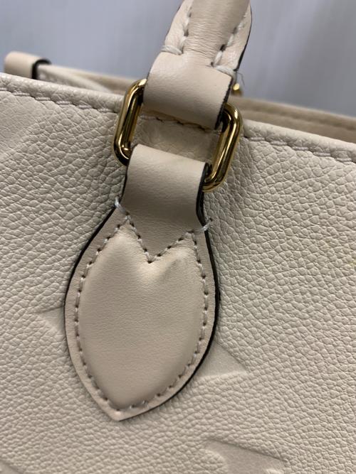 LOUIS VUITTON（ルイ ヴィトン）LOUIS VUITTON (ルイ ヴィトン) 2WAYバッグ ハンドバッグ ショルダーバッグ モノグラム オンザゴーPM アイボリー サイズ:実寸サイズにてご確認ください。の古着・服飾アイテム