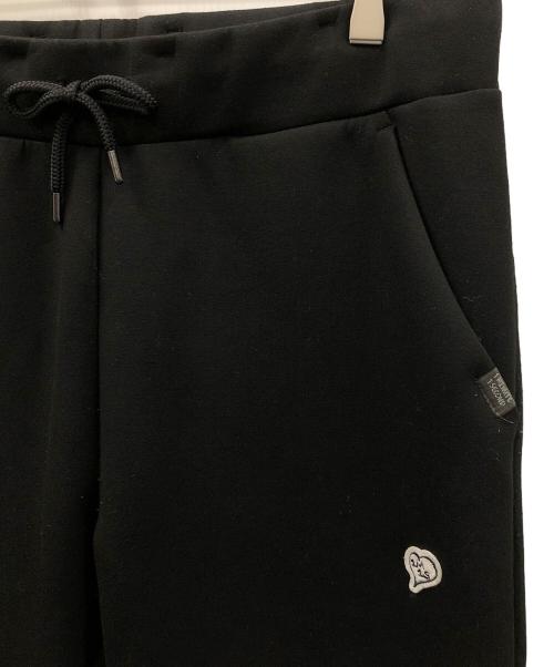1minute 1second（ワンミニットワンセカンド）1minute 1second (ワンミニットワンセカンド) イージーパンツ cardboard knit pants with cursive print（カーボード ニット パンツ ウィズ カーシブ プリント） ブラック サイズ:Lの古着・服飾アイテム