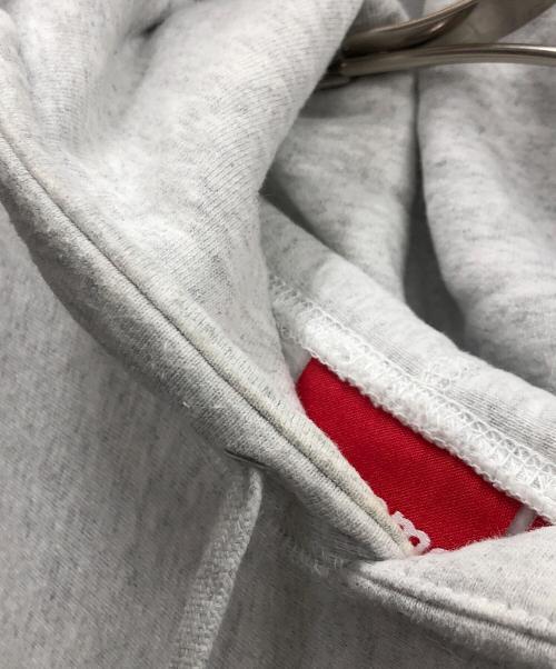 SUPREME（シュプリーム）SUPREME (シュプリーム) プルオーバーパーカー Apple Hooded Sweatshirt（アップル フーデッド スウェットシャツ） グレー サイズ:Largeの古着・服飾アイテム