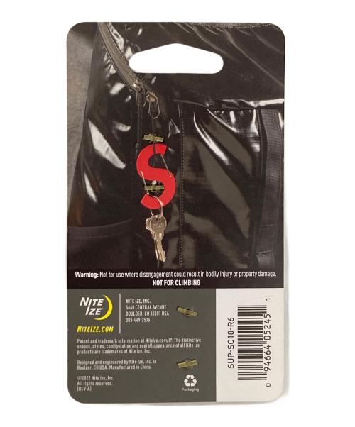 SUPREME（シュプリーム）Supreme (シュプリーム) NITE IZE (ナイトアイズ) カラビナ S Logo Keychain（Sロゴキーチェーン） レッド サイズ:実寸サイズにてご家訓ください。 未使用品の古着・服飾アイテム