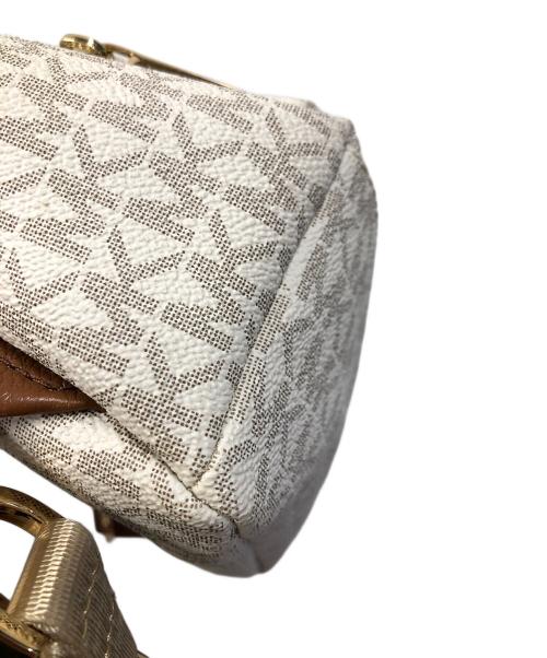 MICHAEL KORS（マイケル・コース）MICHAEL KORS (マイケル・コース) リュック ERIN（エリン）シグネチャー スモール コンバーチブル アイボリー サイズ:実寸サイズにてご確認くださいの古着・服飾アイテム