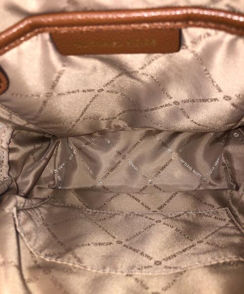 MICHAEL KORS（マイケル・コース）MICHAEL KORS (マイケル・コース) リュック ERIN（エリン）シグネチャー スモール コンバーチブル アイボリー サイズ:実寸サイズにてご確認くださいの古着・服飾アイテム