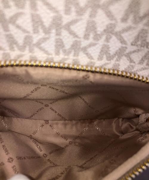 MICHAEL KORS（マイケル・コース）MICHAEL KORS (マイケル・コース) リュック ERIN（エリン）シグネチャー スモール コンバーチブル アイボリー サイズ:実寸サイズにてご確認くださいの古着・服飾アイテム