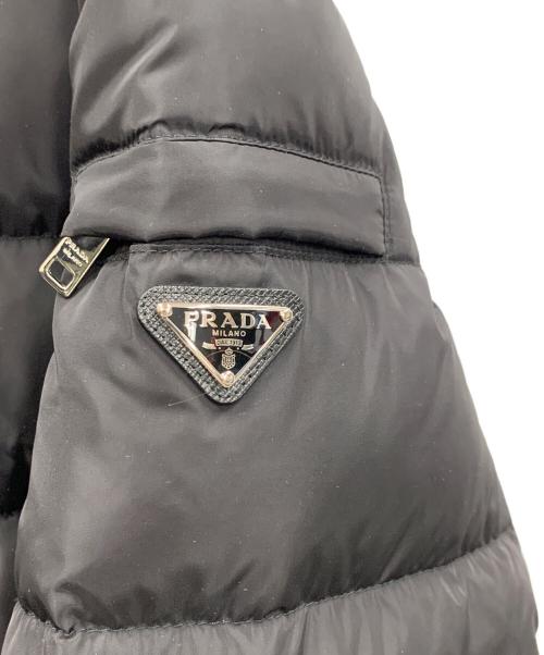 PRADA（プラダ）PRADA (プラダ) ダウンコート トライアングルロゴ ブラック サイズ:42の古着・服飾アイテム