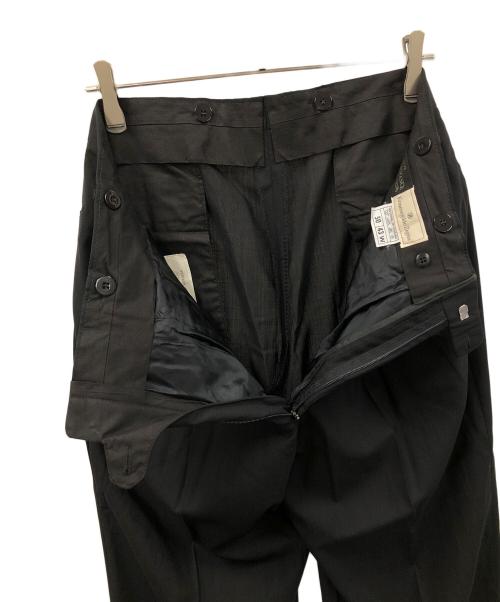 ERMENEGILDO ZEGNA（エルメネジルド・ゼニア）ERMENEGILDO ZEGNA (エルメネジルド・ゼニア) タックパンツ ブラック サイズ:実寸サイズにてご確認ください。の古着・服飾アイテム