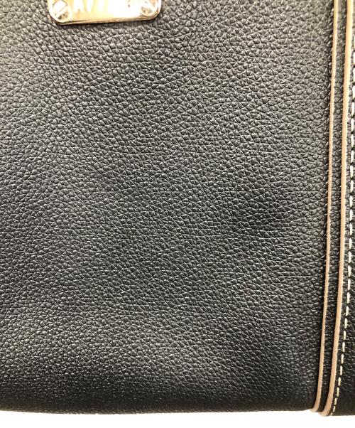 MCM（エムシーエム）MCM (エムシーエム) ハンドバッグ Black Leather Studdes Frame Bag（ブラック レザー スタッデッド フレーム バッグ） ブラック サイズ:実寸サイズにてご確認ください。の古着・服飾アイテム